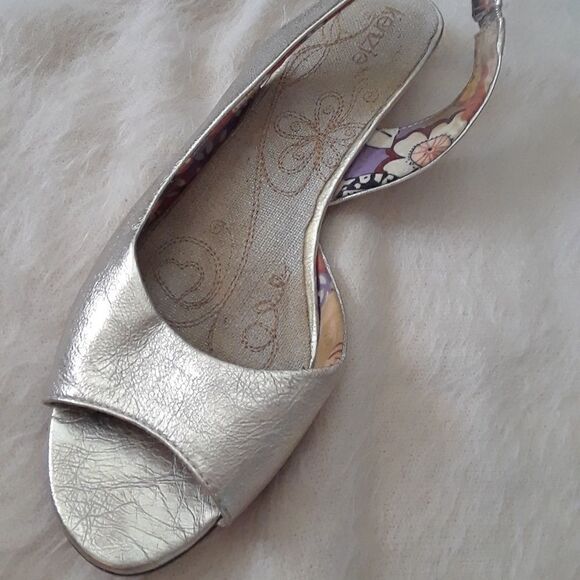 KENSIE Metallic Slingback    - Picture 1 of 4